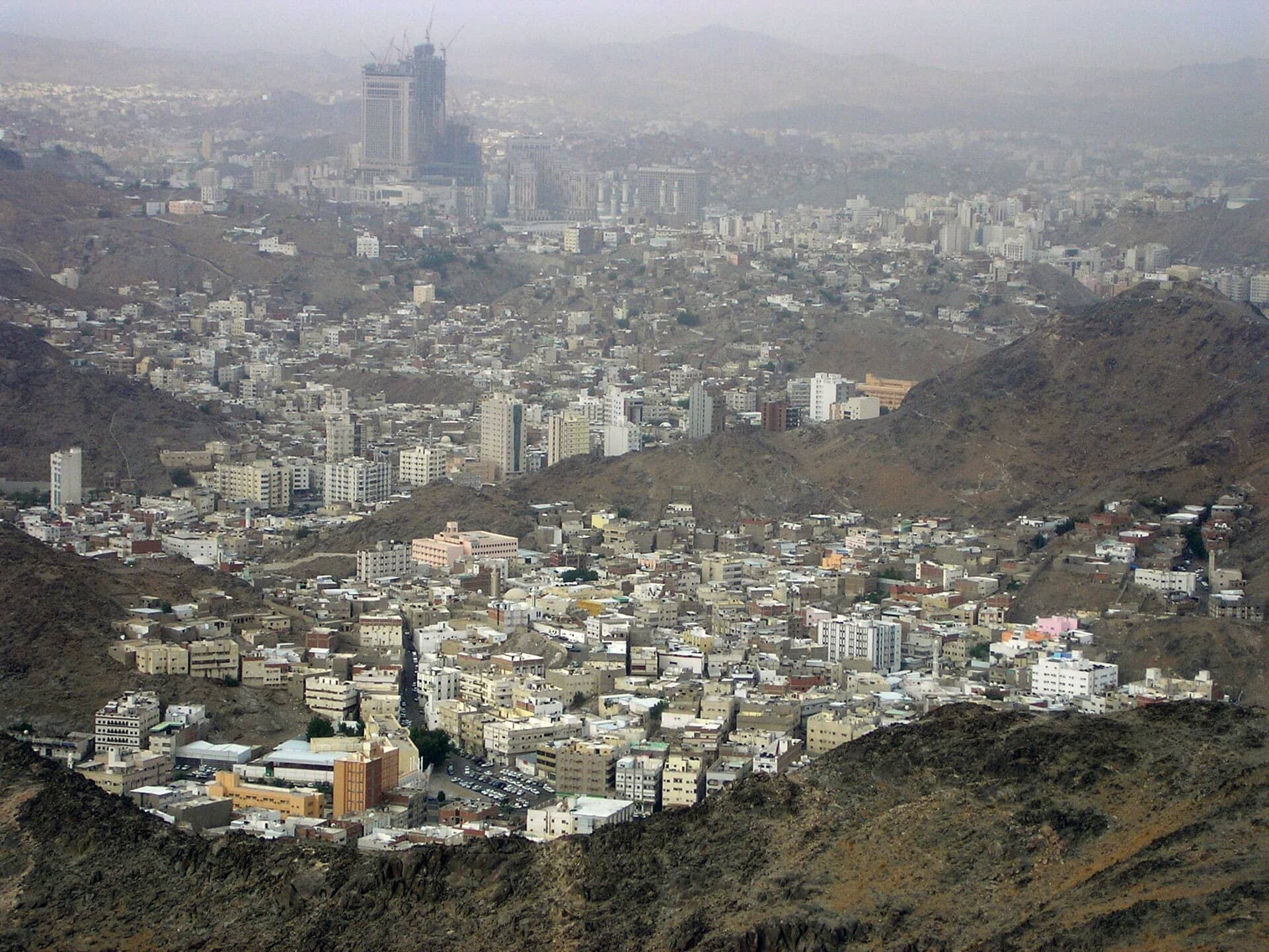 Die Stadt Mekka von Jabal al-Nour aus gesehen
